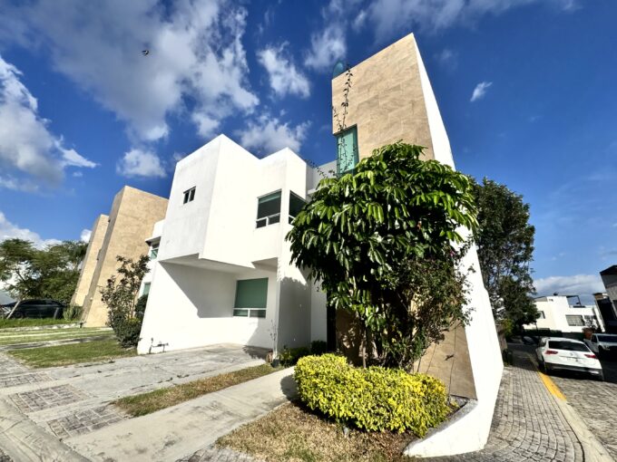 Parque Habana Lomas de Angelópolis III - Casa en Renta de 3 niveles 2222168656