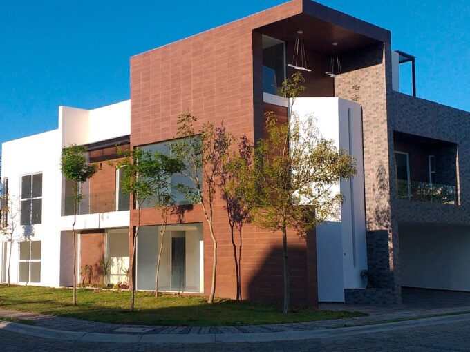 Venta casa en esquina con 5 recamaras Parque Potosi Lomas de Angelopolis