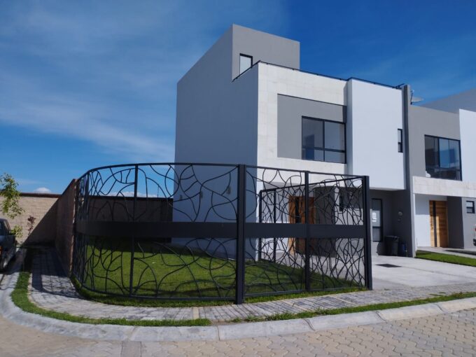 Altaria Residencial Lomas de Angelópolis III – Casa en esquina en venta