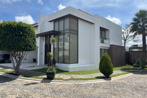 Parque Cairo Lomas de Angelópolis II - casa en venta en esquina