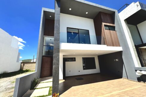 Parque Oaxaca Lomas de Angelópolis III - Casa en venta de 3 niveles