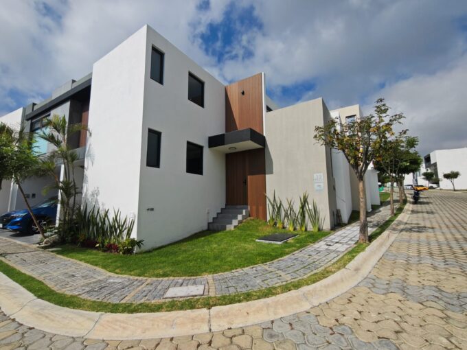 Parque Aguascalientes Lomas de Angelópolis III - casa en venta esquina