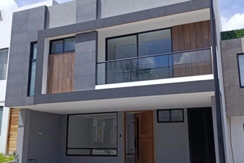 Parque Nuevo León Lomas de Angelópolis III - Casa en venta de 3 niveles