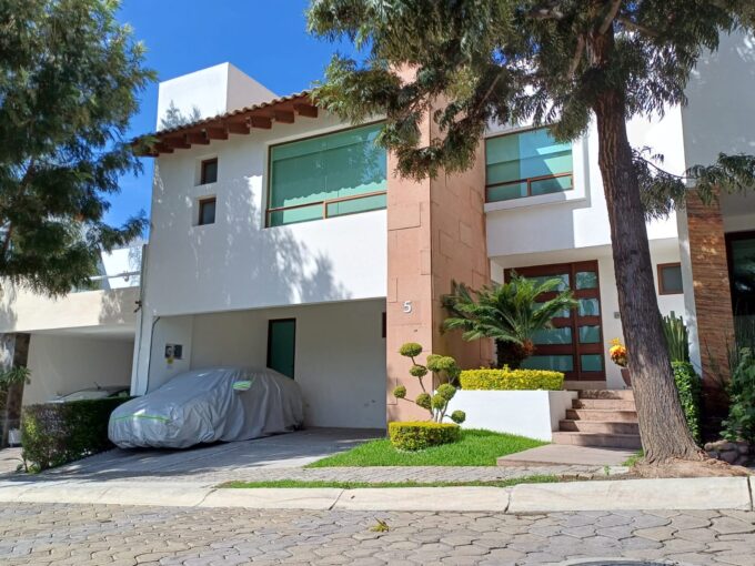 Parque Santiago Lomas de Angelópolis II - casa en venta de 2 niveles