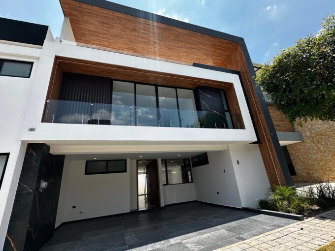 Parque Zacatecas Lomas de Angelópolis III – casa en venta de 3 niveles