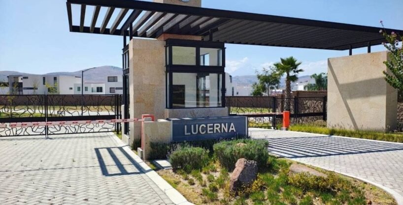 Acceso residencial de Parque Lucerna en Lomas de Angelópolis III